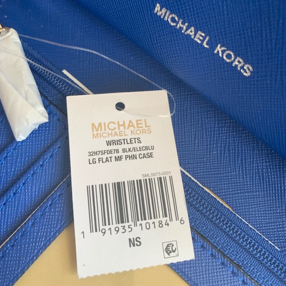 Michael Kors Wristlet - Picture 3 of 6